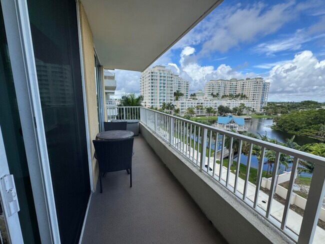 Building Photo - 700 E Boynton Beach Blvd