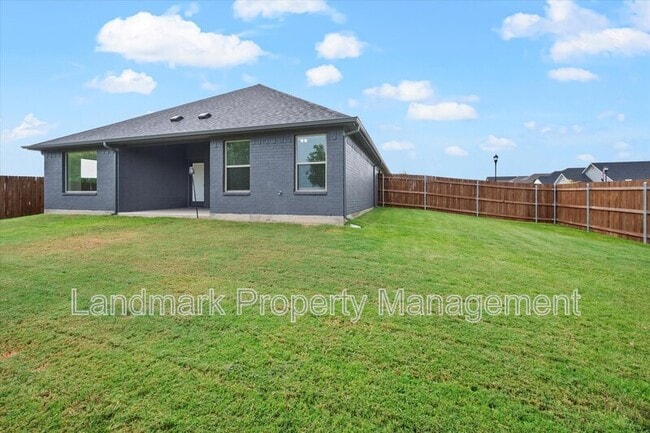 Building Photo - 816 Tesslynn Ave