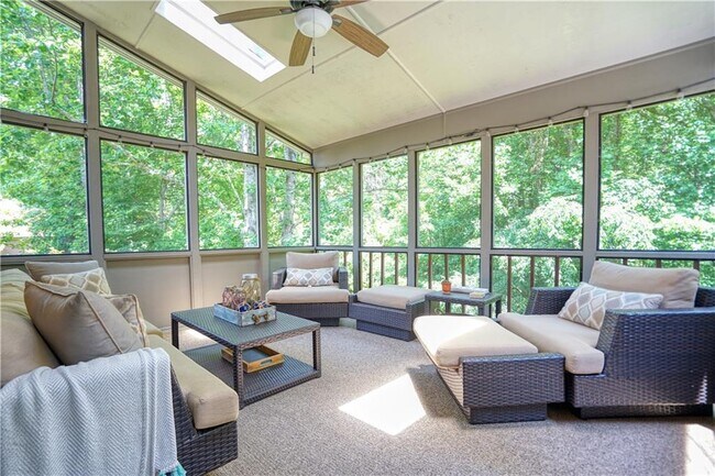 Building Photo - 958 Glenverness Dr