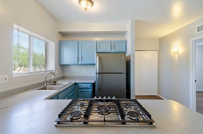 Building Photo - Remodeled duplex