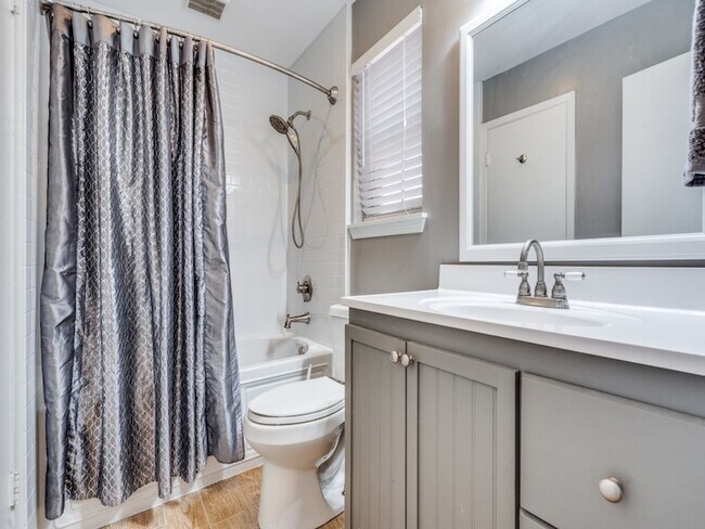 Building Photo - 6011 E University Blvd