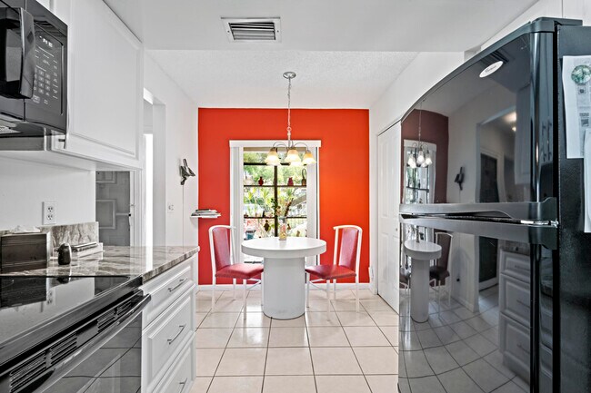 Building Photo - 5153 Oakhill Ln