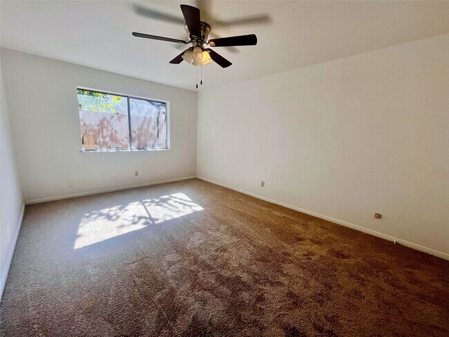 Building Photo - 1914 Indian Shores Rd