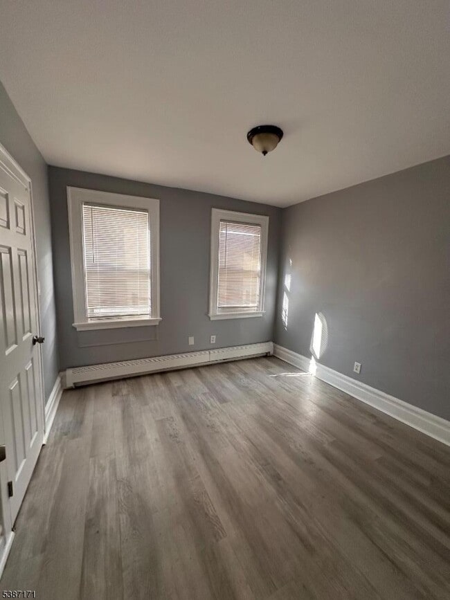 Building Photo - 87 Lyons Ave