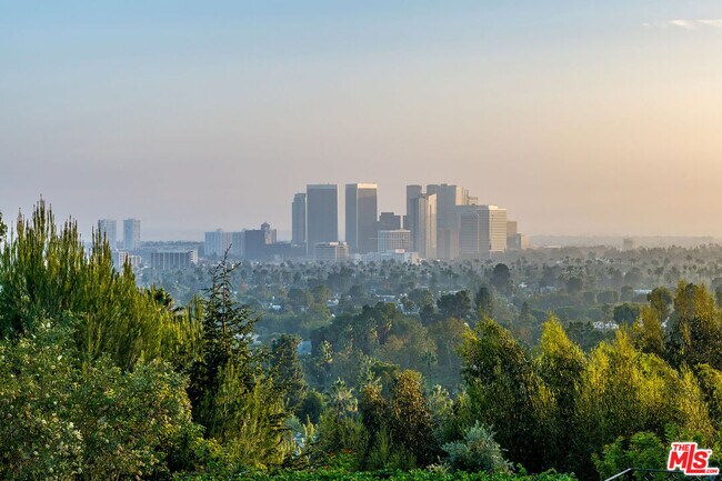 Building Photo - 1136 Calle Vista Dr