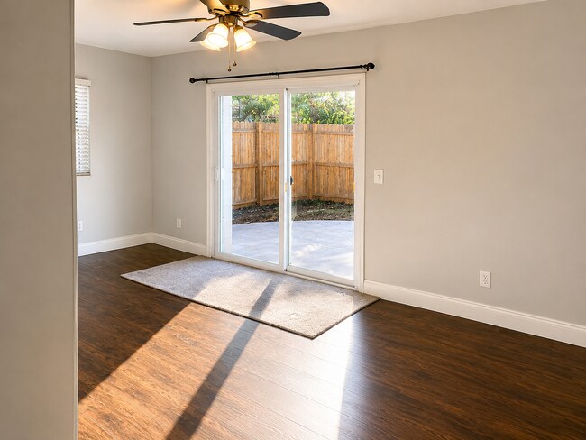 Building Photo - Recently renovated home in great neighborhood close to schools, parks, and shopping