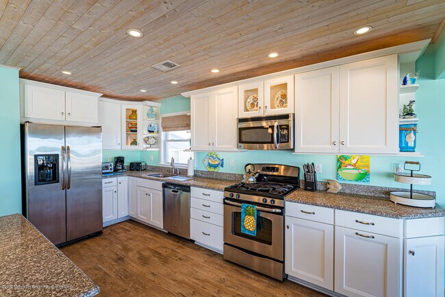 Building Photo - 2102 Oceanfront