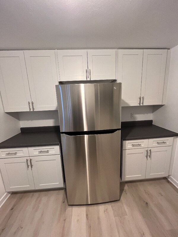 Building Photo - 555 Oak St