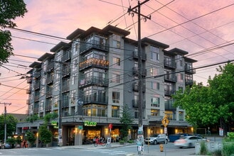 Building Photo - Collins on Pine