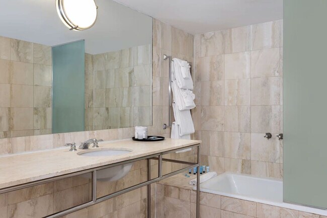 Building Photo - 956 Washington Ave