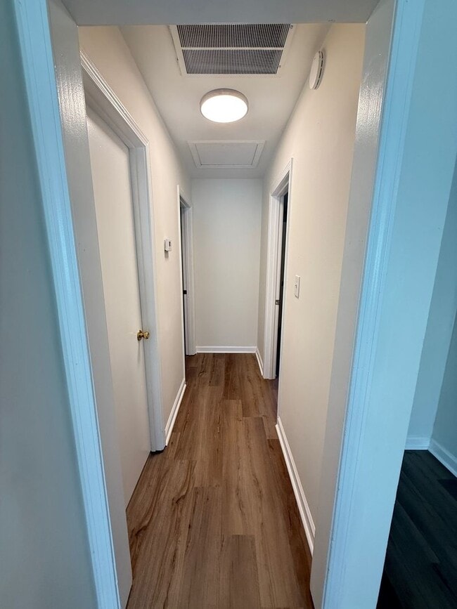 Building Photo - 1615/1617 Cedar Shoals Dr