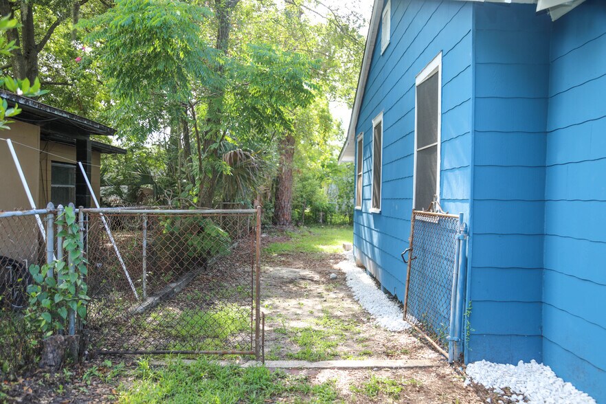 Building Photo - 1831 Bennett St