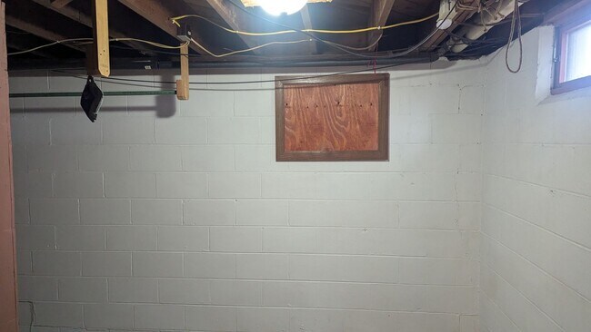 Building Photo - 1400 13th Ave NE