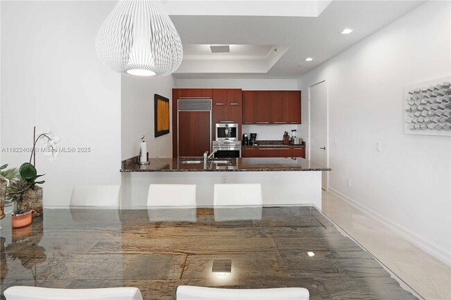 Building Photo - 15901 Collins Ave