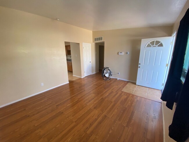 Building Photo - Beautiful 3 bedroom