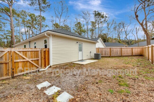 Building Photo - 6961 Raymond Ave