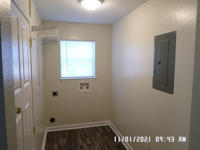 Building Photo - 2BR/1BA Home in Long Beach.  Rent is $950