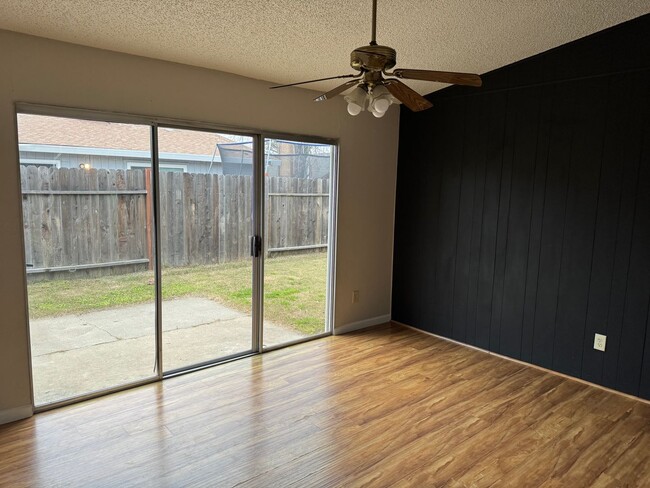 Building Photo - 4014-4016 Tresler Avenue