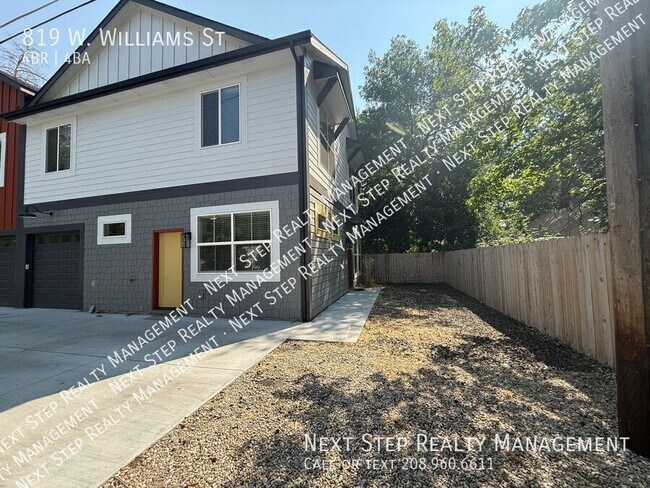 Building Photo - 819 W Williams St