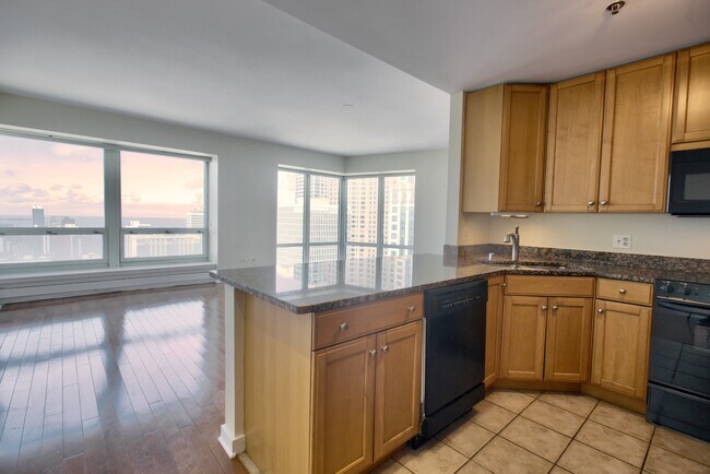 Building Photo - 57 E Delaware Pl