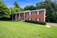Building Photo - Knoxville 37934 - Split-level Home with 4 Bedrooms, 2 Baths & a 2-car garage. Call Lisa Vineyard ...