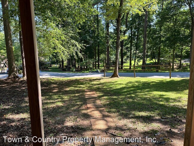 Building Photo - 3 br, 2 bath House - 321 Gatewood Dr. Unit...