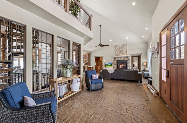 Building Photo - 4955 Hidden Hollow Rd