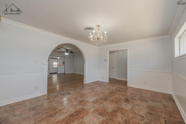 Building Photo - 2725 Devon Rd