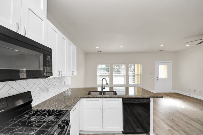 Building Photo - 6827 Mcwilliams Dr