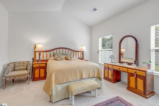 Building Photo - 3 Bedrooms 2 Bathrooms