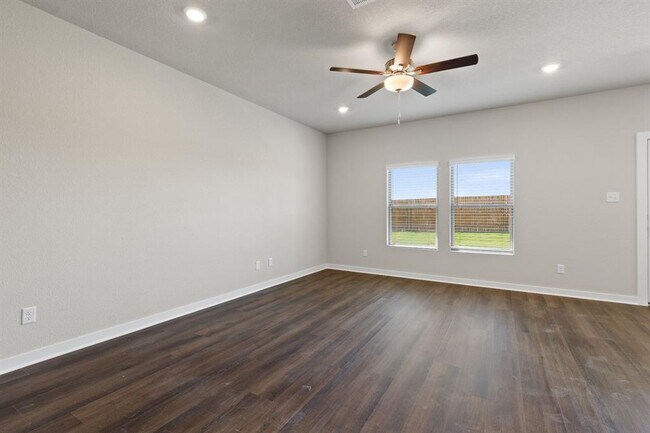 Building Photo - 244 Little Grn Trl