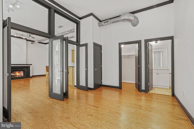 Building Photo - 2380 Champlain St NW