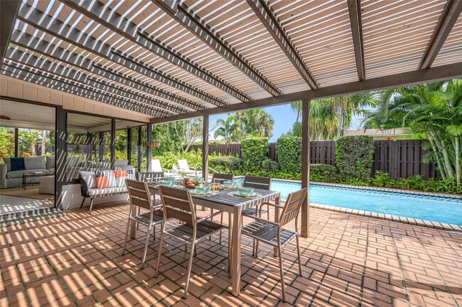 Building Photo - 1950 Harbourview Dr