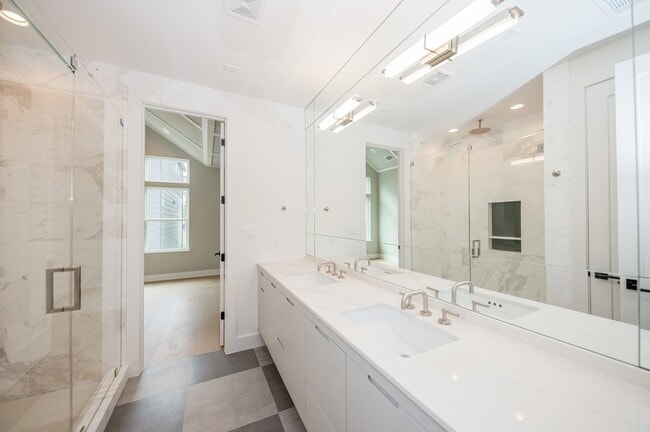 Building Photo - 1312 Heslep St