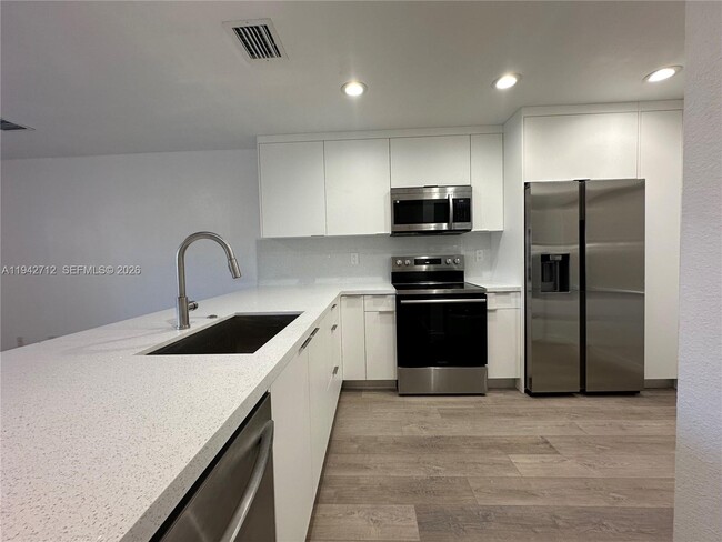 Building Photo - 322 NE 3rd St