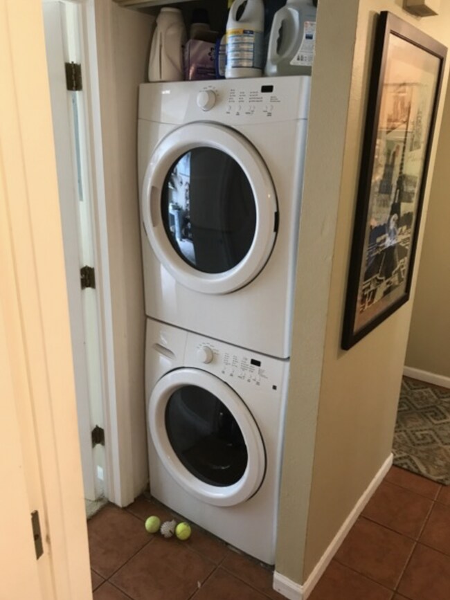 Building Photo - "Charming 2-Bed, 2-Bath Boulder Apartment with Cozy Fireplace and Spacious 1030 Sq Ft Layout!"