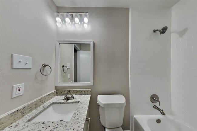 Building Photo - 18131 Gravenhurst Ln