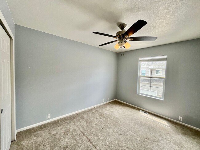 Building Photo - *ONE MONTH FREE RENT!* Beautifully Updated 3 Bedroom Town Home