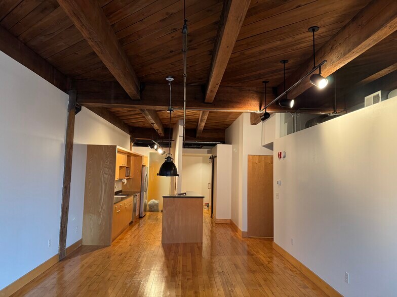 Building Photo - 105 S 9th St