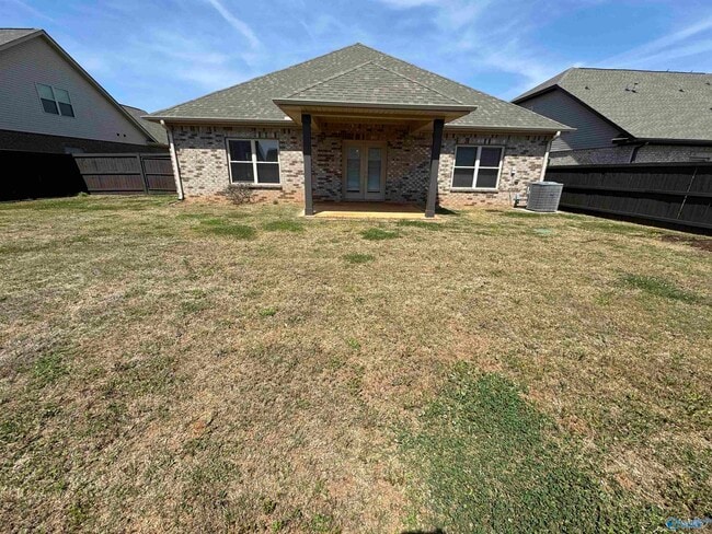 Building Photo - 214 Portrait St