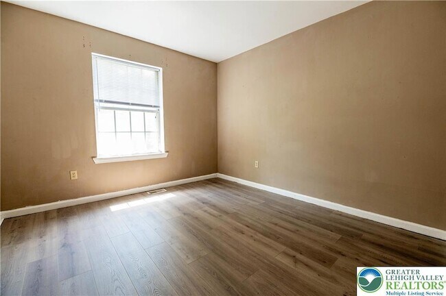 Building Photo - 109 Freedom Ct