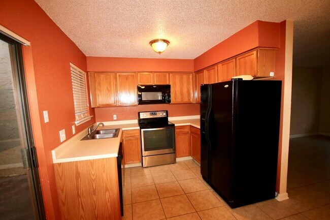 Building Photo - 3808 Landmark Dr
