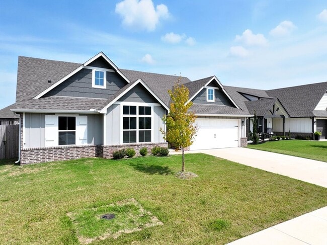 Building Photo - Like new, Move in Ready.