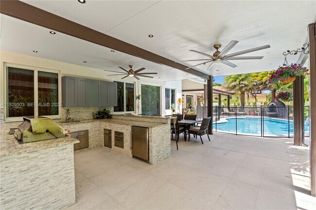 Building Photo - 16601 SW 87th Ct