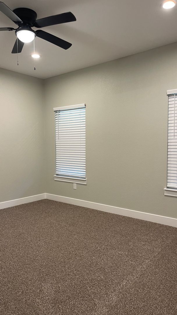 Building Photo - 3 Bed 2 Bath Duplex Close to SFA!!!