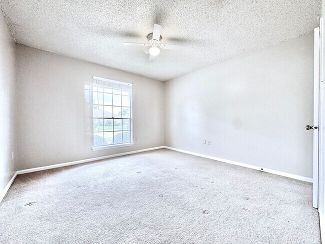 Building Photo - Beautiful Sherwood Oaks 3BR/2BA Home With Patio, Carport & Security Features!