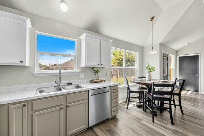 Building Photo - 2207 Stoneham Ct