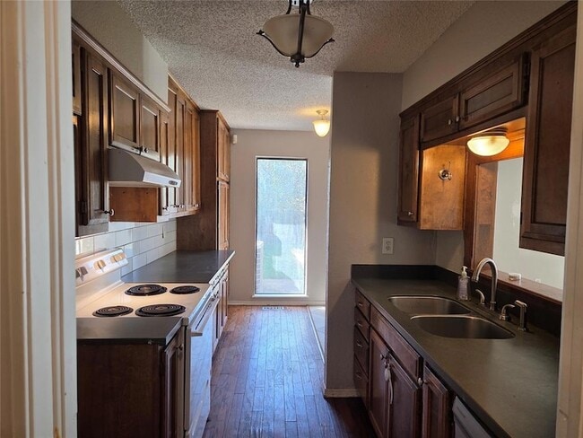 Building Photo - 317 Abilene Ave