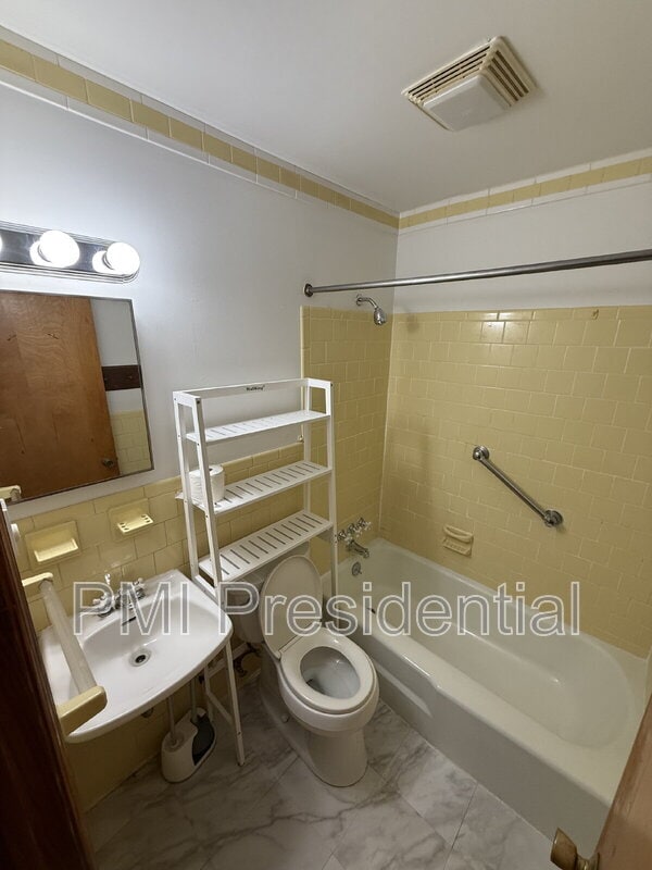 Building Photo - 5710 Tuskwillow Dr