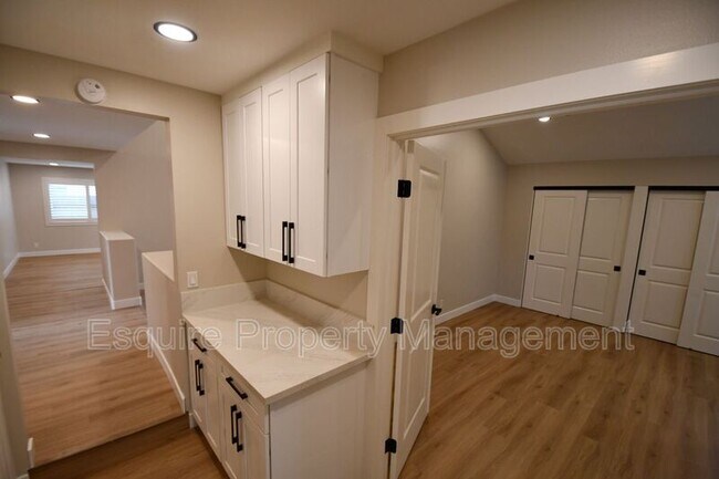 Building Photo - 3621 Miramar Way